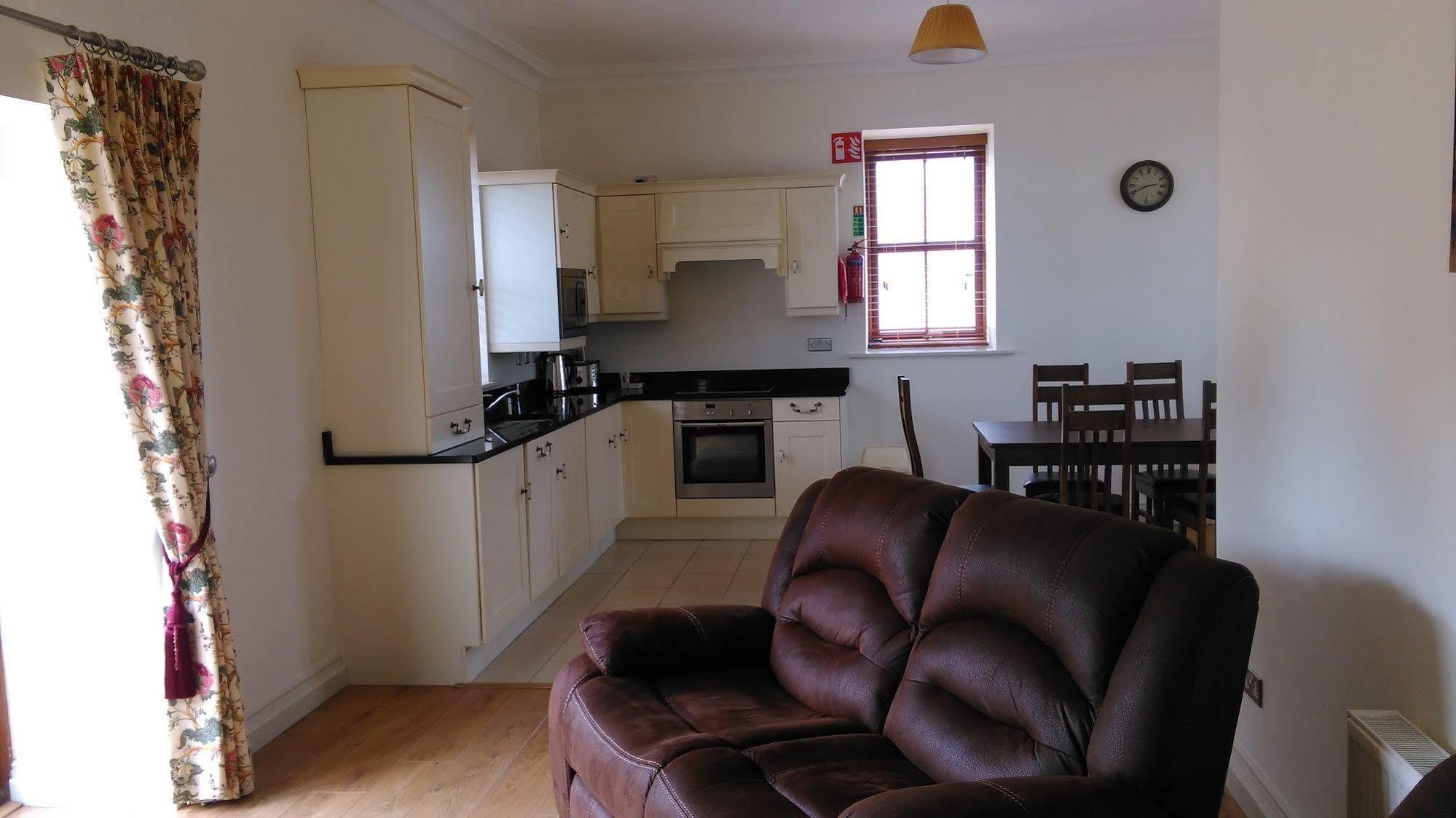 New Forest Estate Lodges Tyrrellspass Zewnętrze zdjęcie